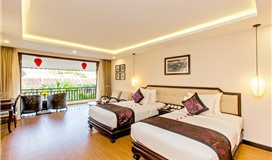 Biệt Thự Suite Charm Nhìn Ra Hồ Bơi